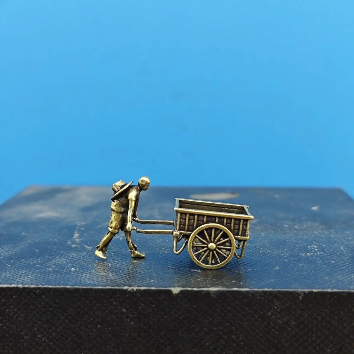 Brass cart farmer micro photography figurine for taking photos, miniature artificial  fish tank farmer aquascaping decoration