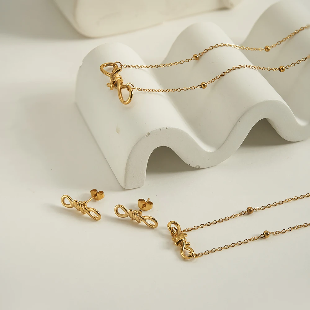 ENFASHION Collar Plant Thorns Pendant Necklace For Women's Stainless steel 18K Plated Gold Fashion Simple Dating Jewelry P243471