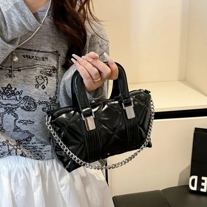 

Women's Trendy Leather Shoulder Bag Featuring Zippered Compartment And Paris Classic Look Perfect For Outings​