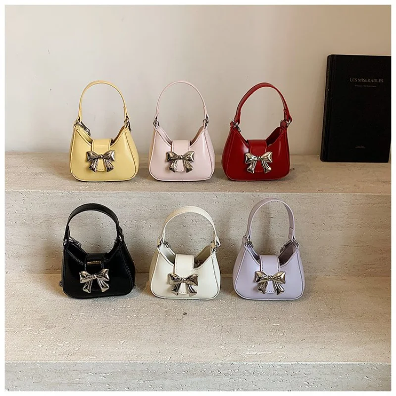 

High-End Women's Messenger Bag Made Of Jasmine-Patterned Leather Boasting Trendy Paris Neat Spacious Daily Look​