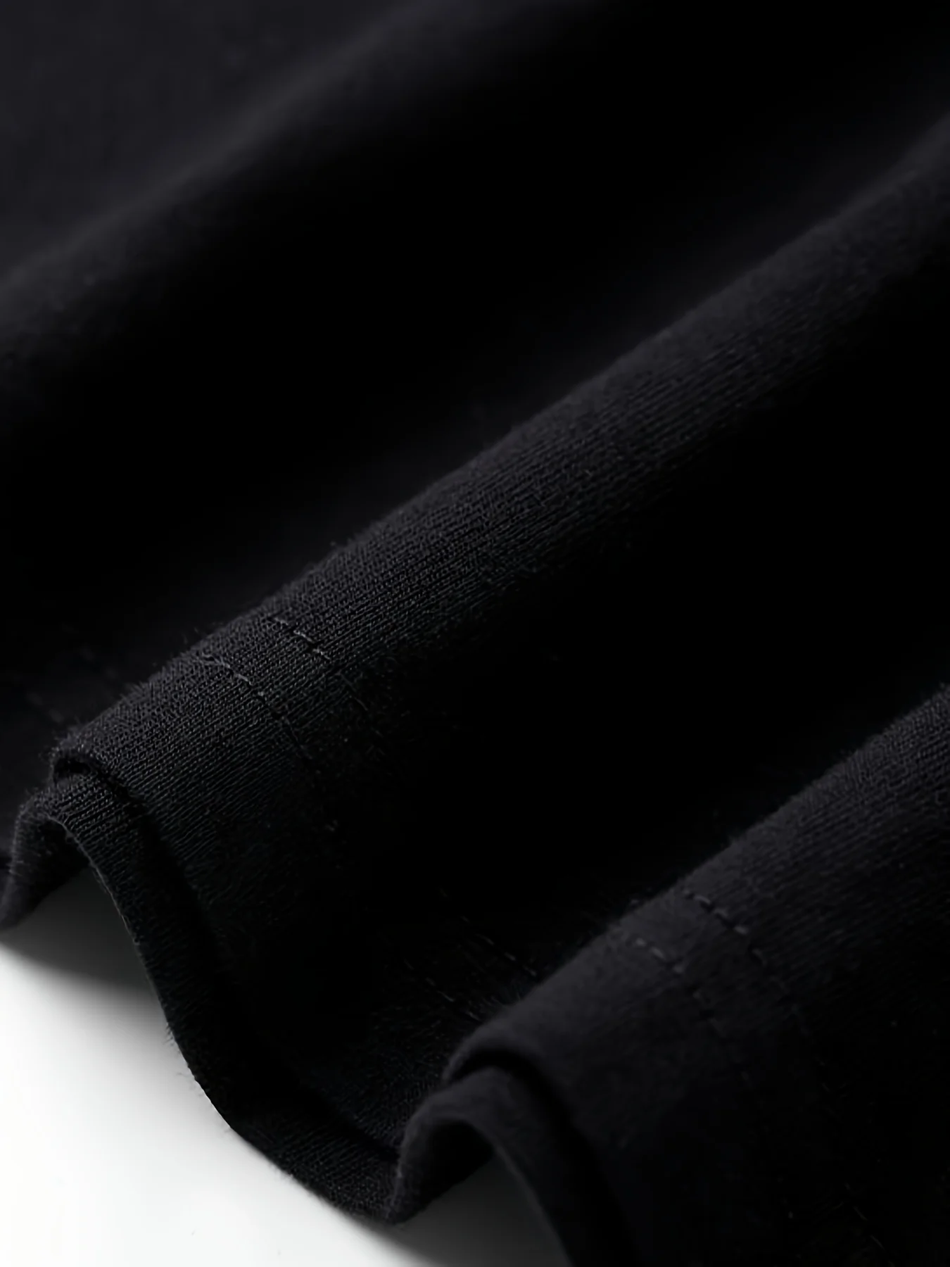 เสื้อยืดผ้าฝ้ายสีดําลําลองผู้ชายพิมพ์ลาย "HUSTLE" - แขนสั้น คอกลม ซักด้วยเครื่องซักผ้าได้ ทรงหลวม