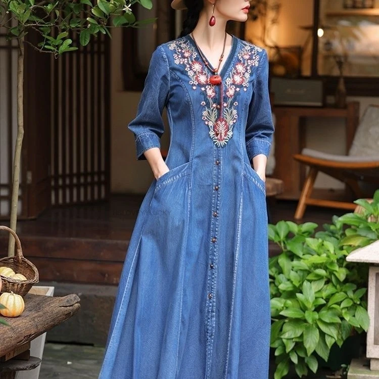 

Autumn National Style Embroideried v-neck Dress Temperament Slim Fitting Denim Dress Elegant Exquisite Chinese Retro Robe