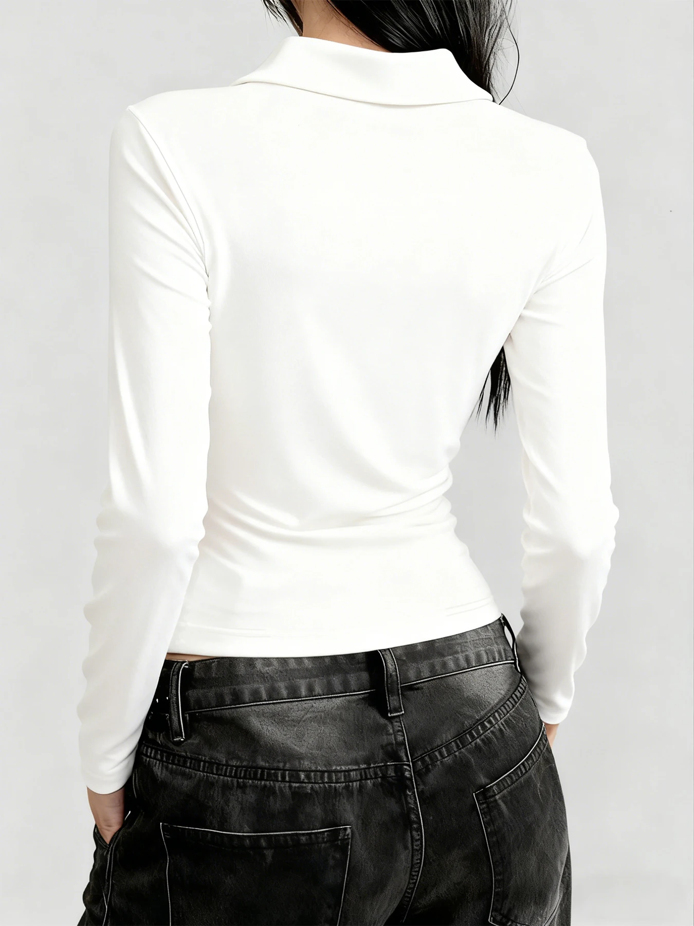 Questa splendida polo da donna slim fit autunno/inverno con maniche lunghe sia semplice ed elegante, solo ciò che hai bisogno.