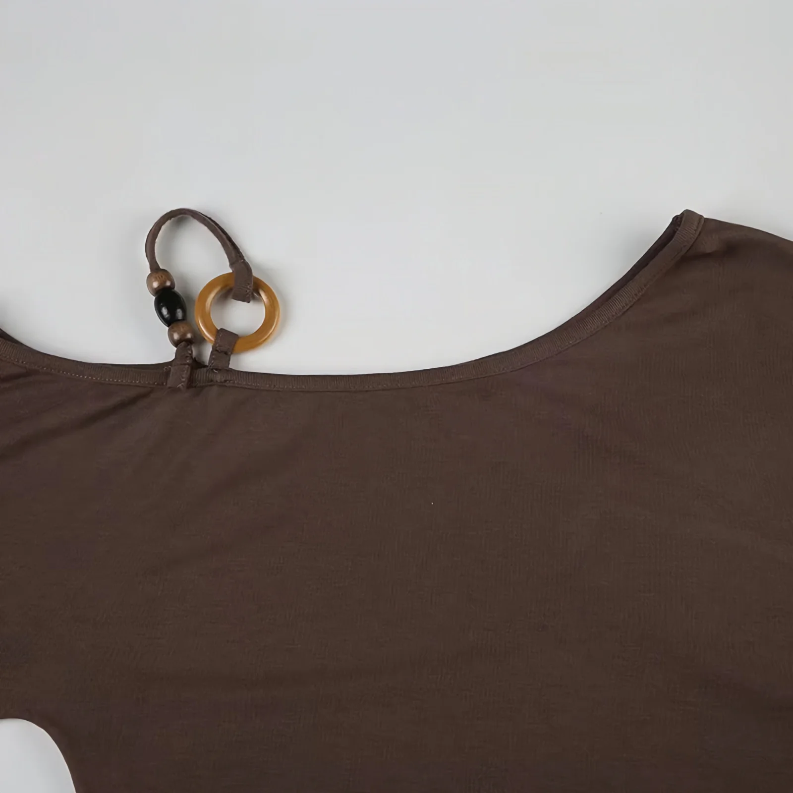 Damen Y2K Holzring One-Shoulder-Top mit ausgestellten Ärmeln, geraffter Taille, schmaler Passform, Vintage Boho Bluse – Detail 11