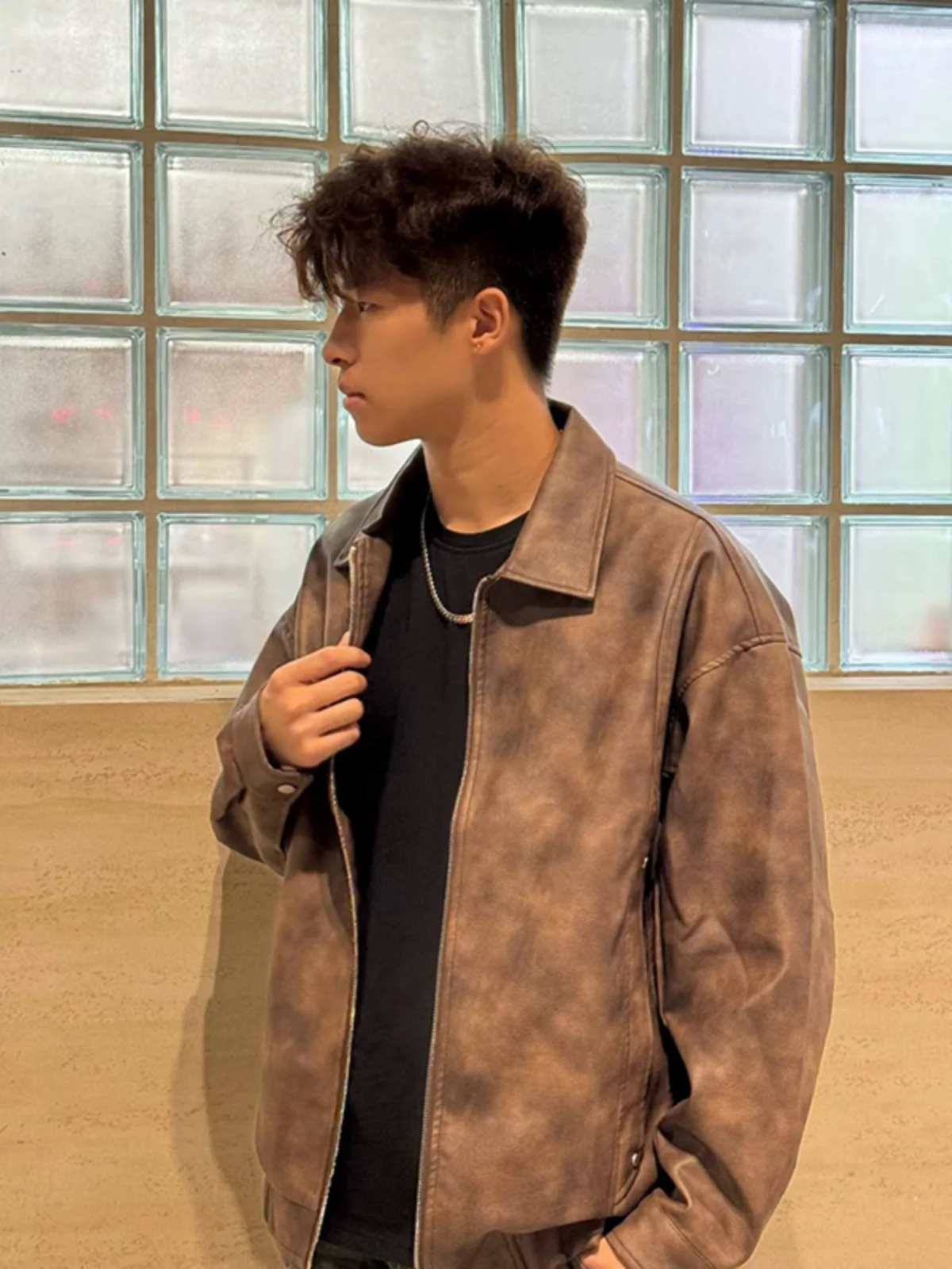 

Коричневая кожаная куртка из искусственной кожи для мужчин, осенняя, в мотоциклетном стиле, высококачественная, свободного кроя, не требует глажки