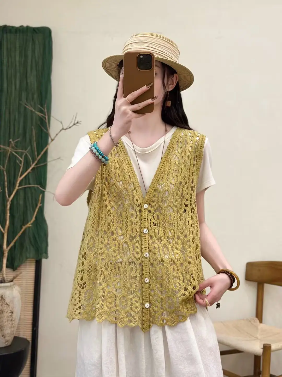 

Spring Summer 2026 V-neck Lace Trim Sleeveless Multi-Buckled Vest Artistic Layering Outerwear Top Casual Loose Fit Regular Le...