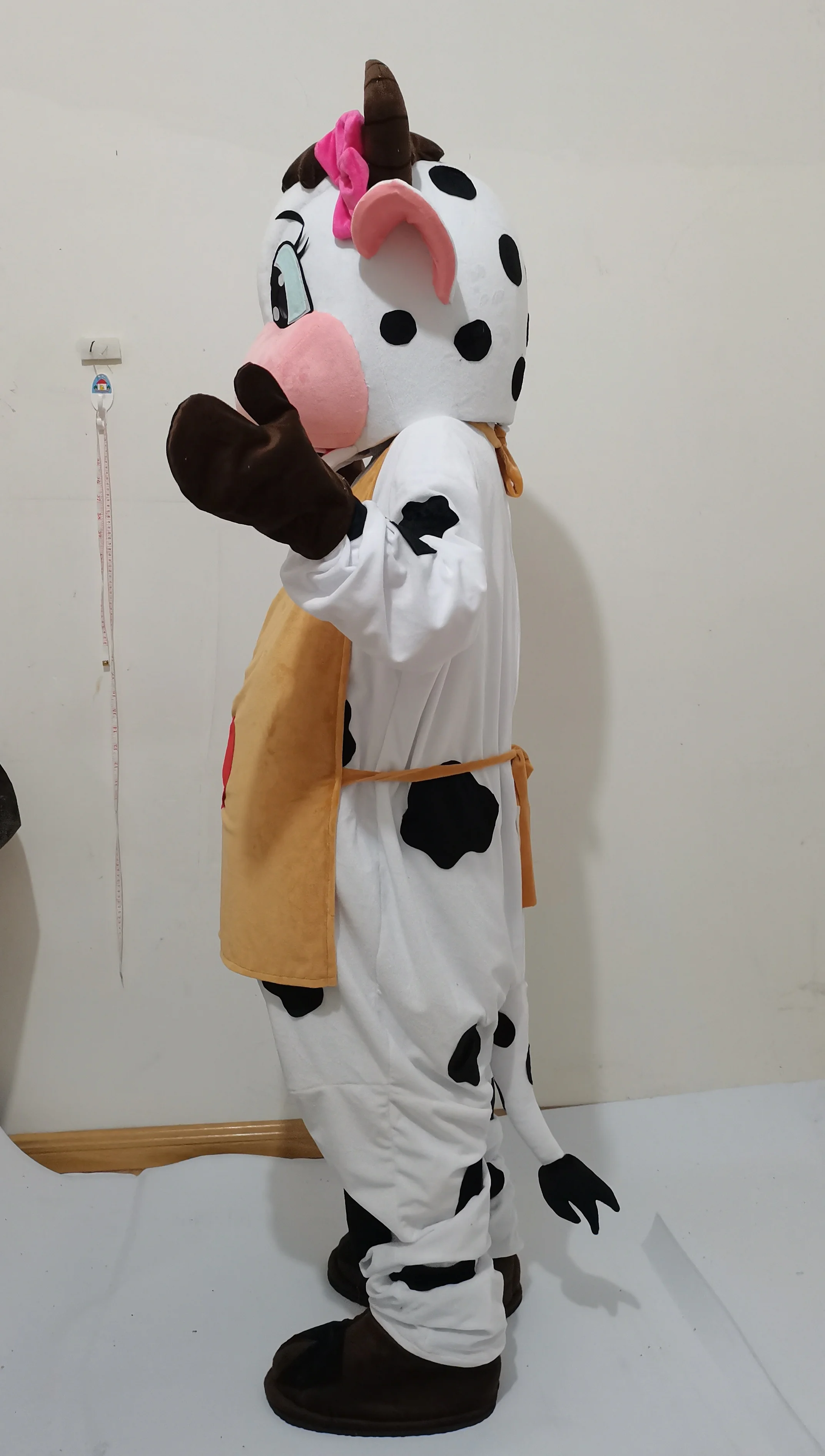 Cute farm cow cartoon mascot costume adult cosplay calf cartoon figure