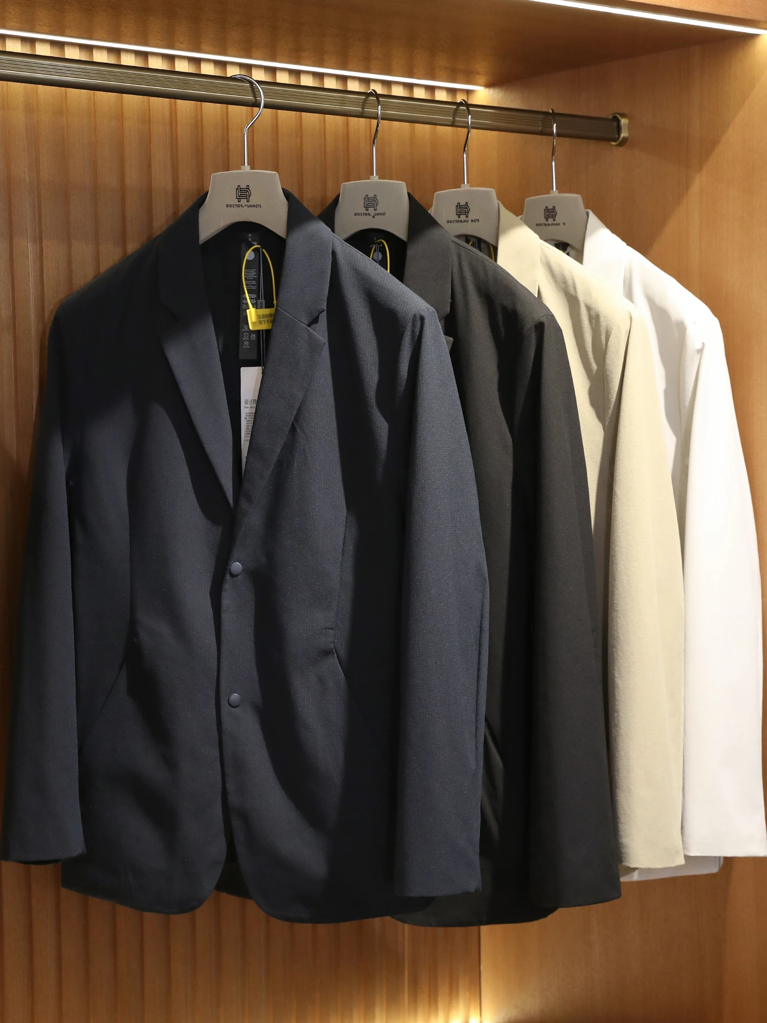 

Весенне-осенний новый мужской элитный деловой повседневный уличный легкий и быстросохнущий резиновый пиджак