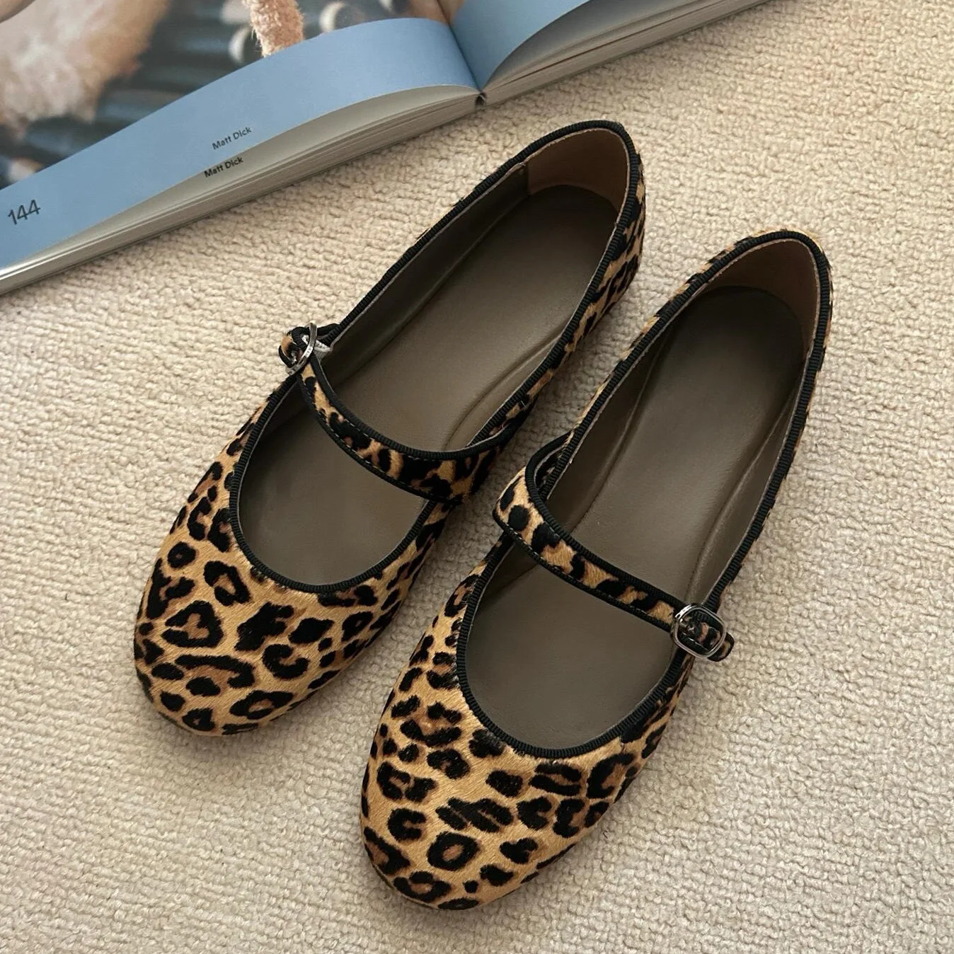 version-coreenne-de-niche-imprime-leopard-chaussures-simples-avec-ceinture-a-boucle-en-un-mot-chaussures-de-ballet-plates-pour-femmes