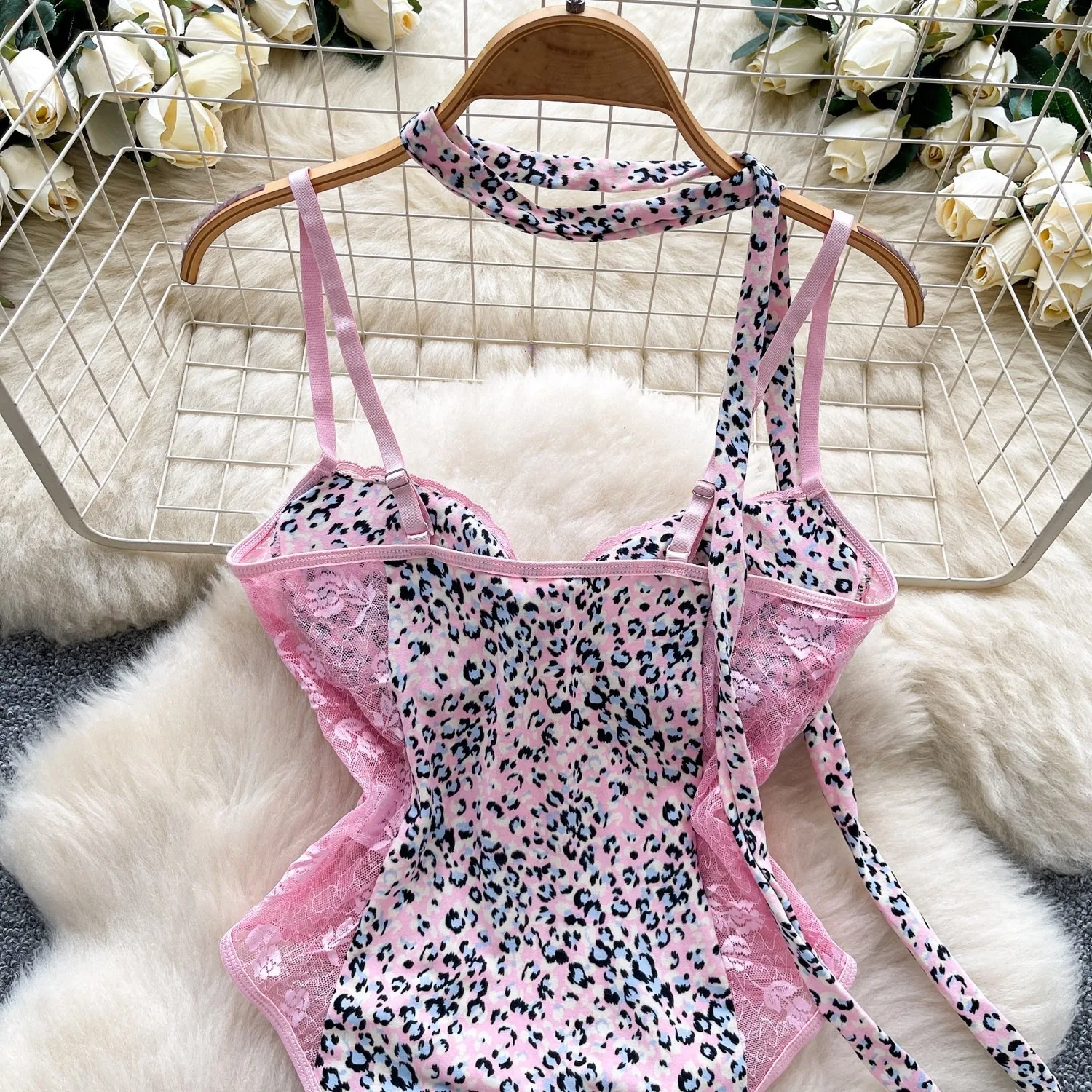 Body de encaje con estampado de leopardo rosa para mujer, cuello halter, tirantes finos, push-up, moldeador, lencería sexy, mono ajustado.