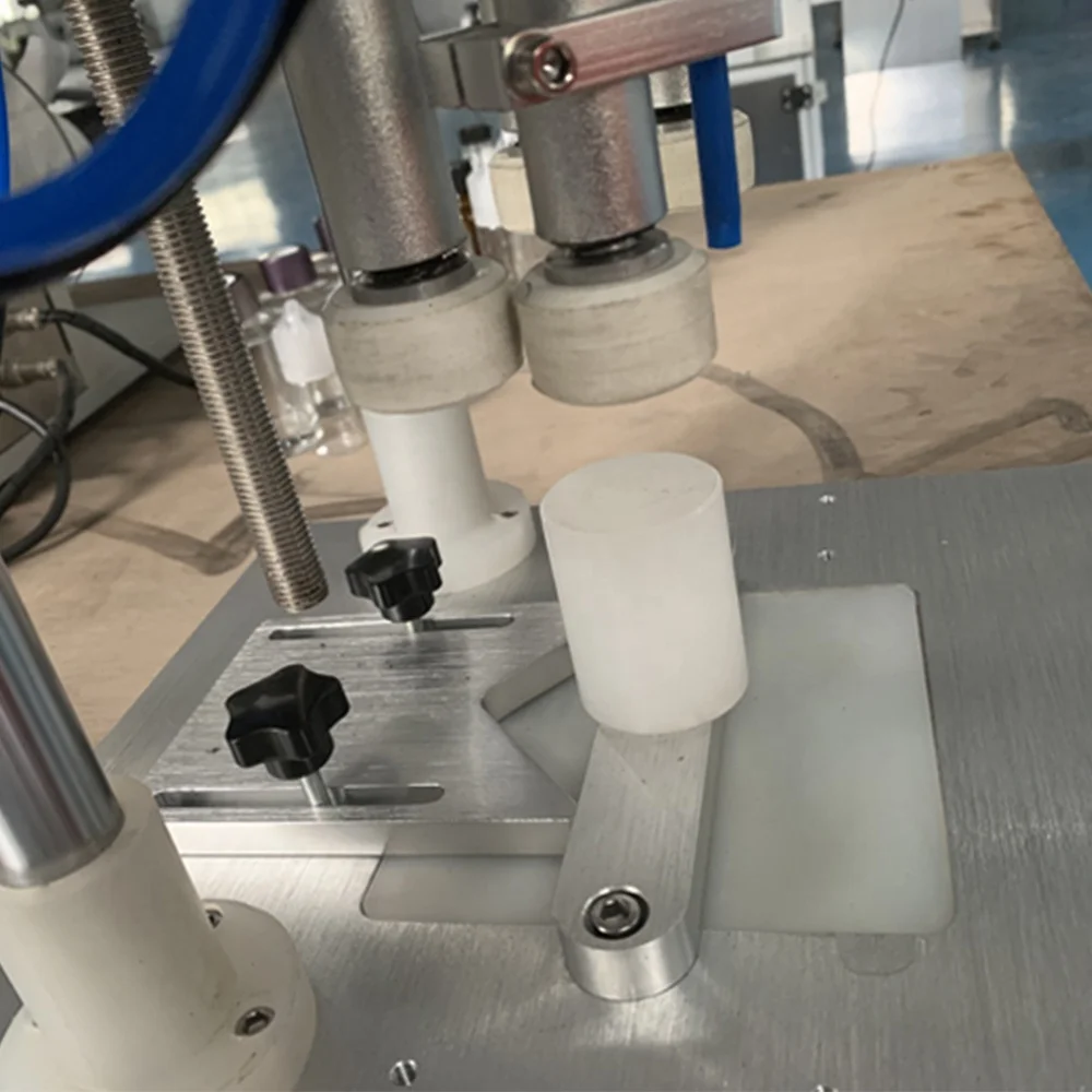 Semi-Automatic Small Table Type Pneumatic Metal Capping Plastic Bottle Screwing Machine for Mass Production for Glass Plastic