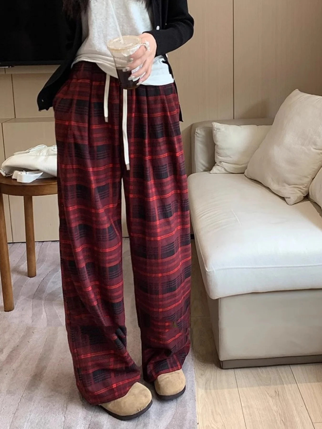 Pantaloni scozzesi coreani da donna di nuovo stile invernale, a vita alta, foderati in pile, spessi, larghi, casual, caldi, versatili, pantaloni a gamba larga da pendolarismo