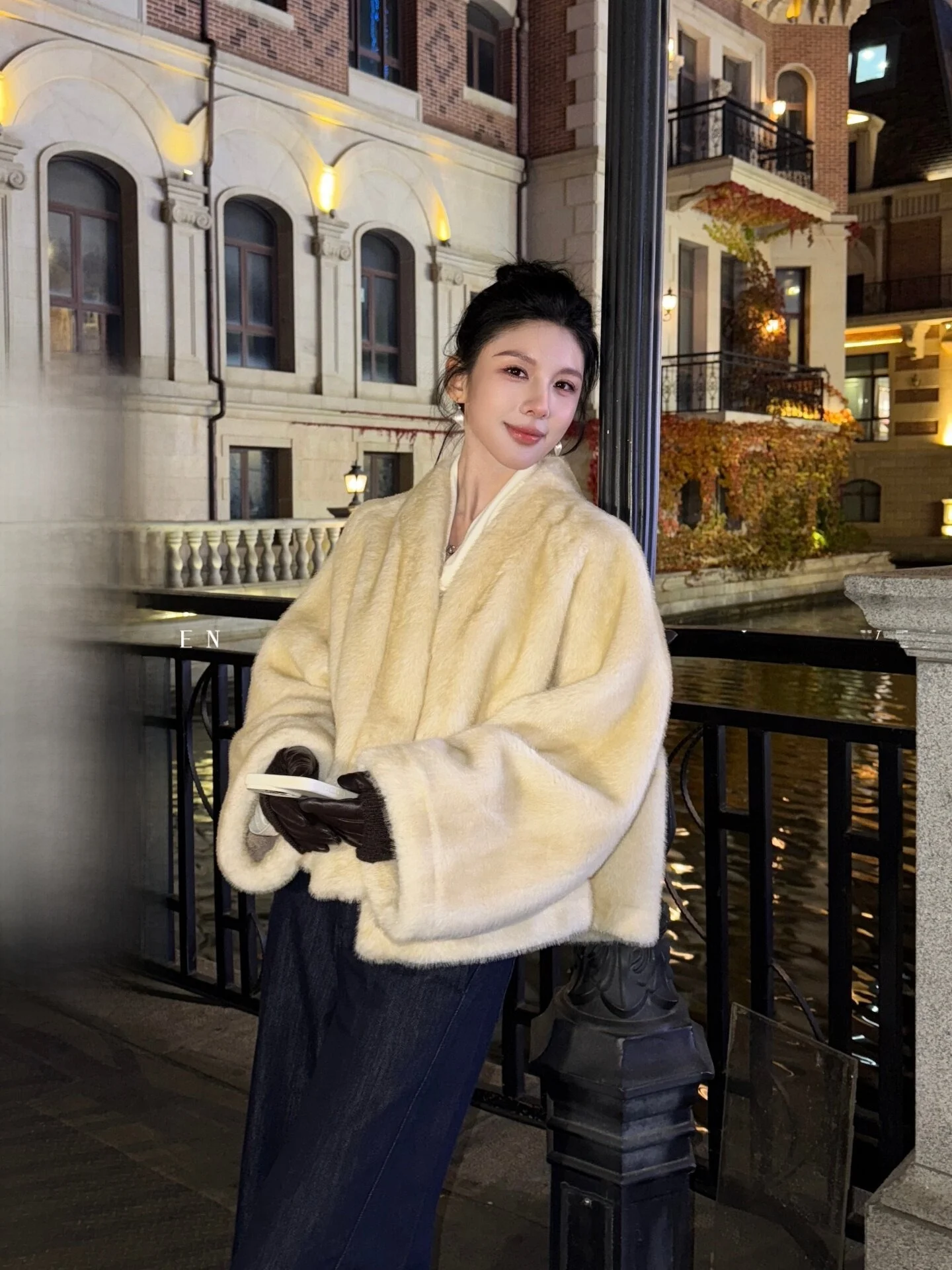

Furry ort Coat Qiangwen Luxury Sensation 2025 Winter New Sle Fur Leather Inteated Lazy Feelings Women's Jaet Coat