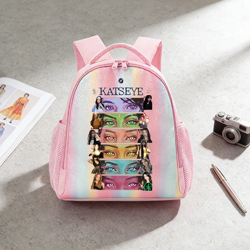حقيبة ظهر Katseye للسيدات حقيبة مدرسية صغيرة لطيفة على شكل قوس قزح حقيبة ظهر لمحبي الفتيات حقائب مدرسية عصرية للسيدات حقيبة سفر هدية عيد ميلاد