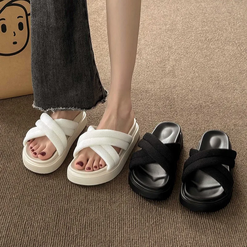 Thick Sole Feet Feeling Slippers for Women's Summer Outwear 2023 New Versatile Step on Sandals Roman Sandals