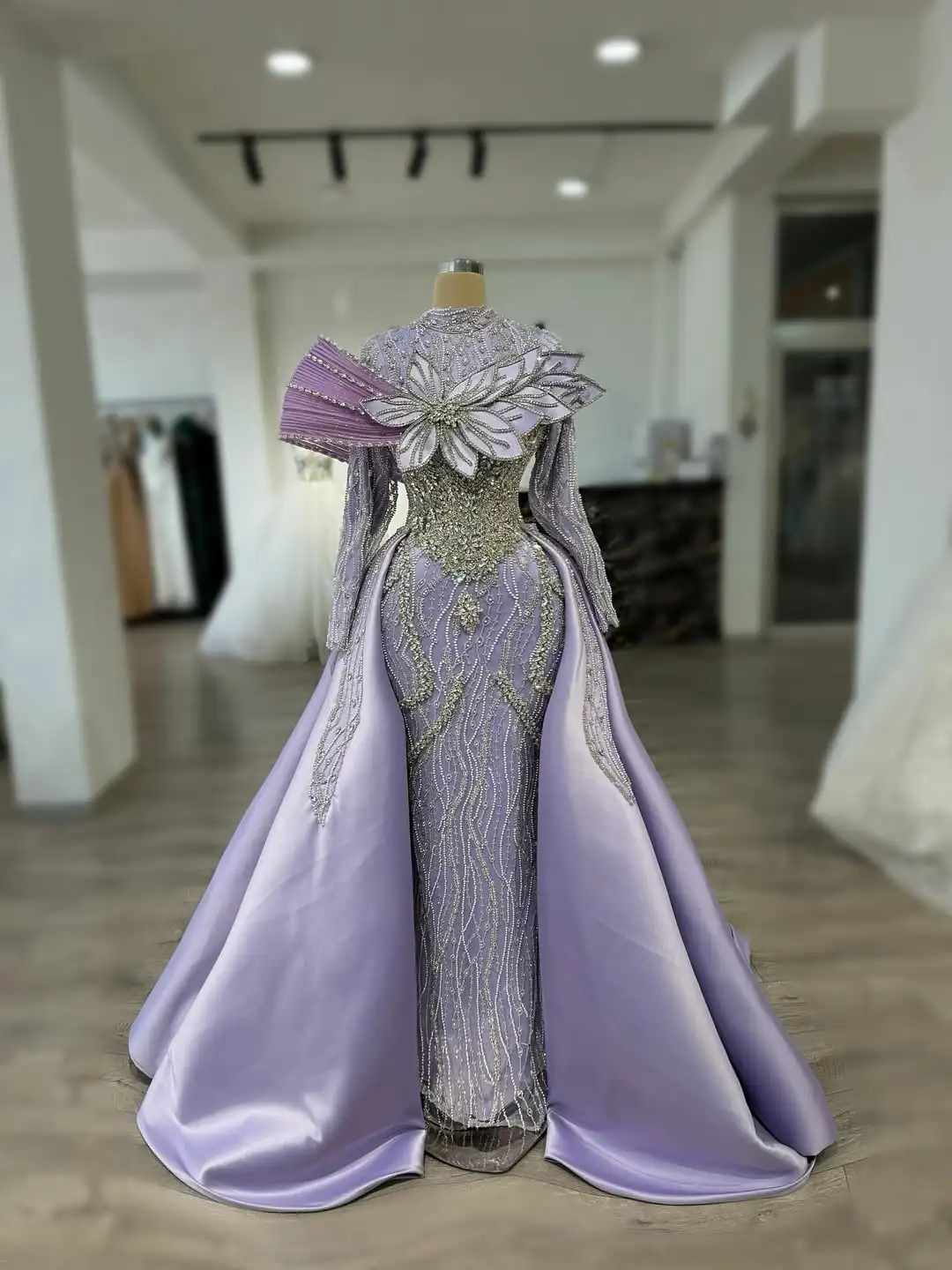 ชุดราตรีทรงเมอร์เมดแบบคลาสสิกหลายสไตล์ งานแฮนด์เมด 3 มิติ ประดับคริสตัลหรูหรา งานออกแบบชุดราตรียาวสำหรับงานพรอมและงานเลี้ยง  รับตัดตามแบบ