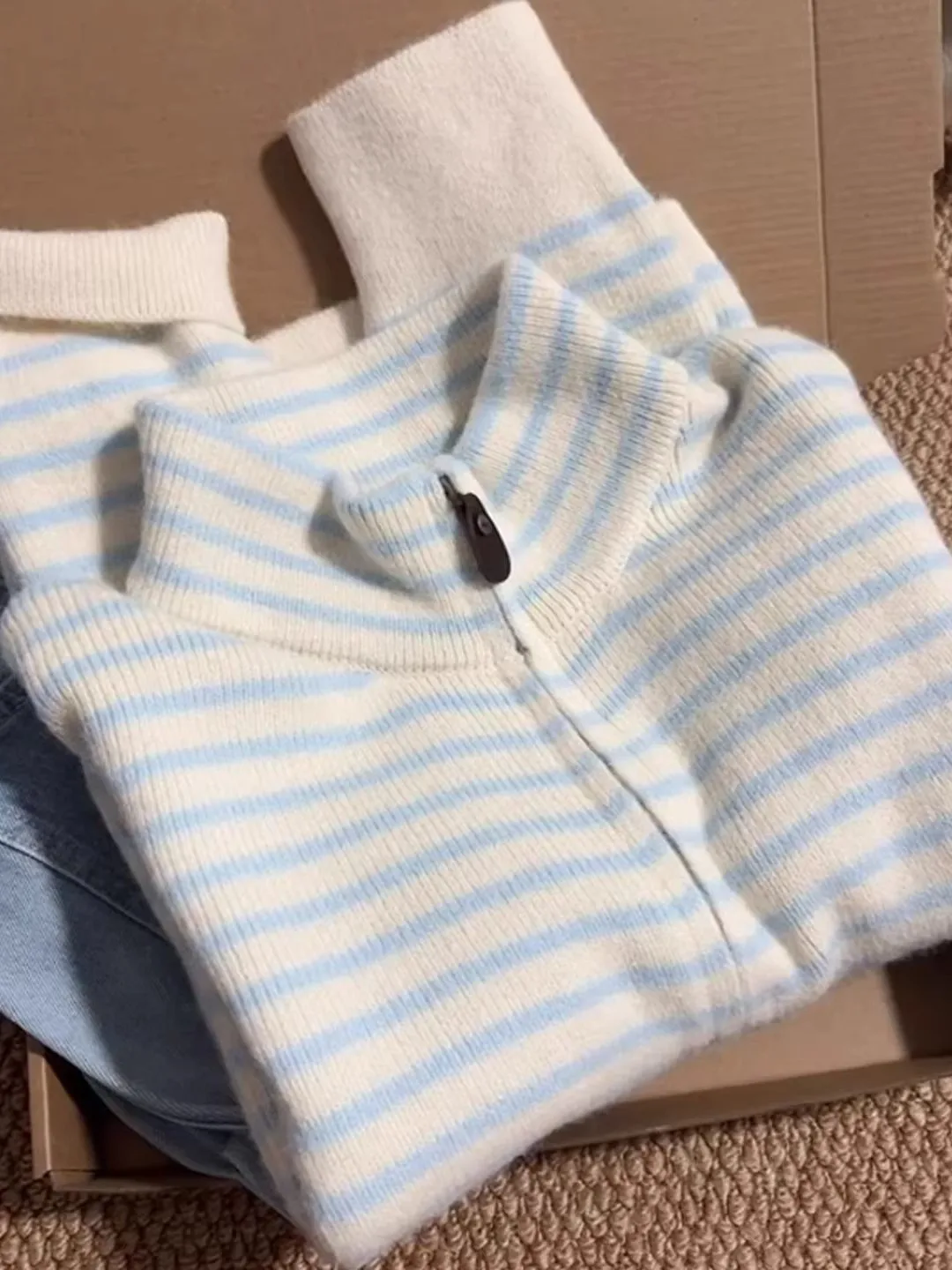 

Korean Design Sense Color Blo Stripes Ele Zipper Long Sve Women's Sweater Autumn Slimming Versatile Chic Stand Colla...