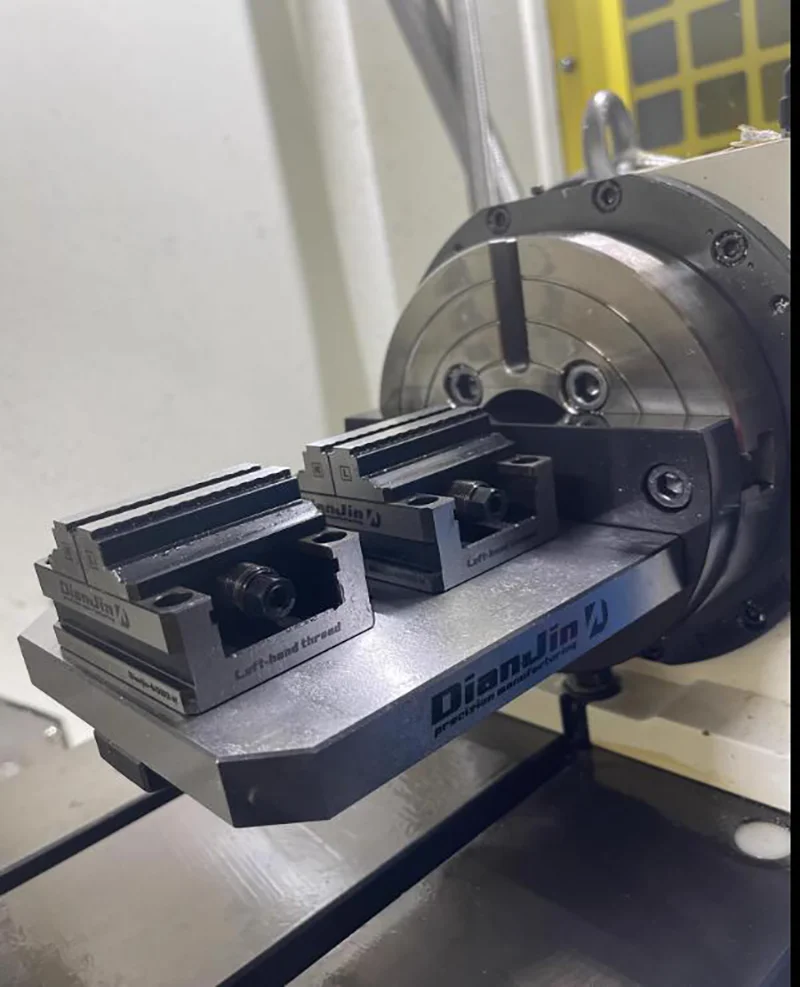 Four-five-axis fixture self-centering vise positive and negative quick clamping 2-8 inches