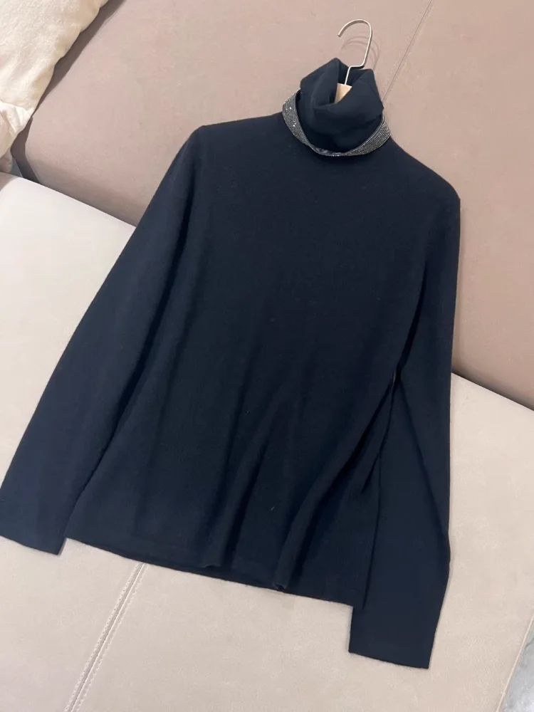 Jersey de cuello alto fino con cuentas adornadas
