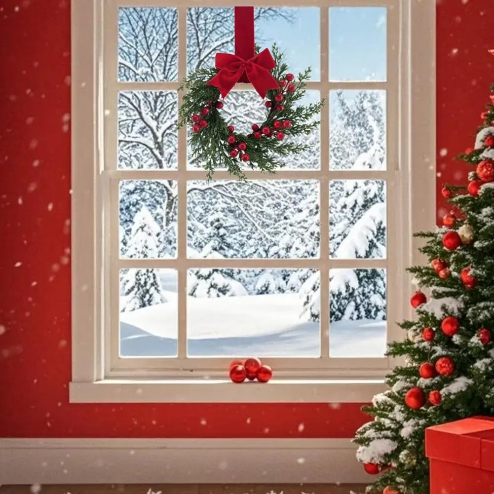 Künstlicher Weihnachtskranz, 25,4 cm, Wintergrüner Kranz, Haustür, Urlaub, Veranda, Wanddekoration mit roten Beeren und Samtschleife – Detail 5