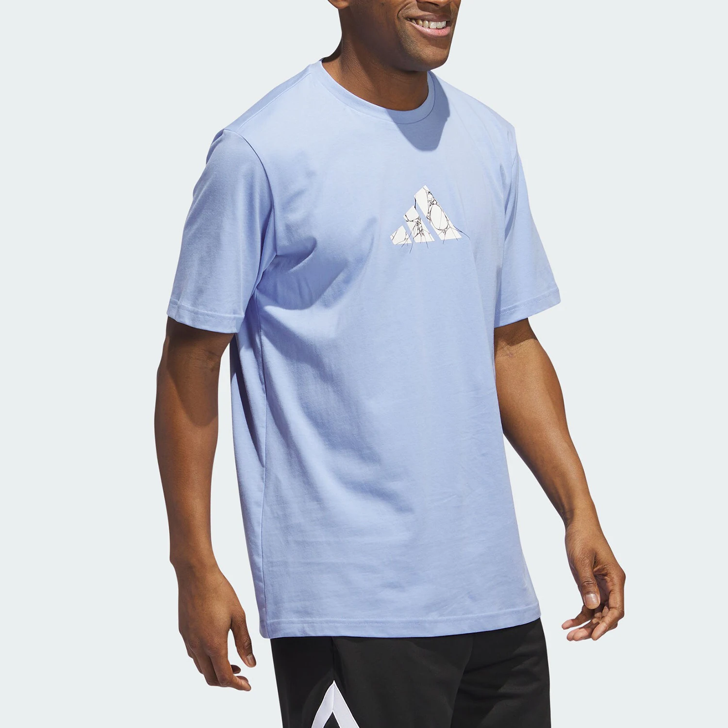 تي شيرت أديداس أصلي جديد للرجال من ميتشل لكرة السلة بأكمام قصيرة IW7845