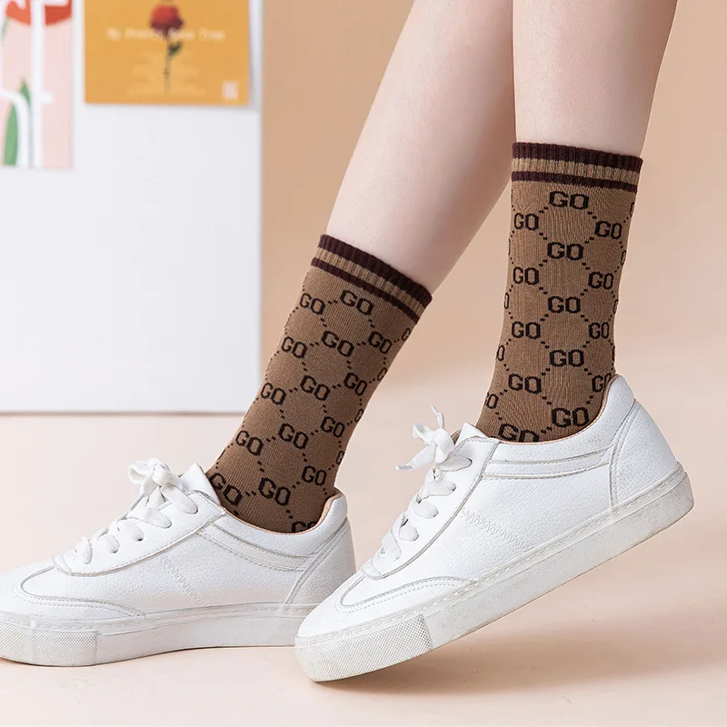 英国ヴィンテージソックス レディース レターミッドライズソックス トレンディで多用途なスタッキングソックス 4足組 (サイズ35-40)