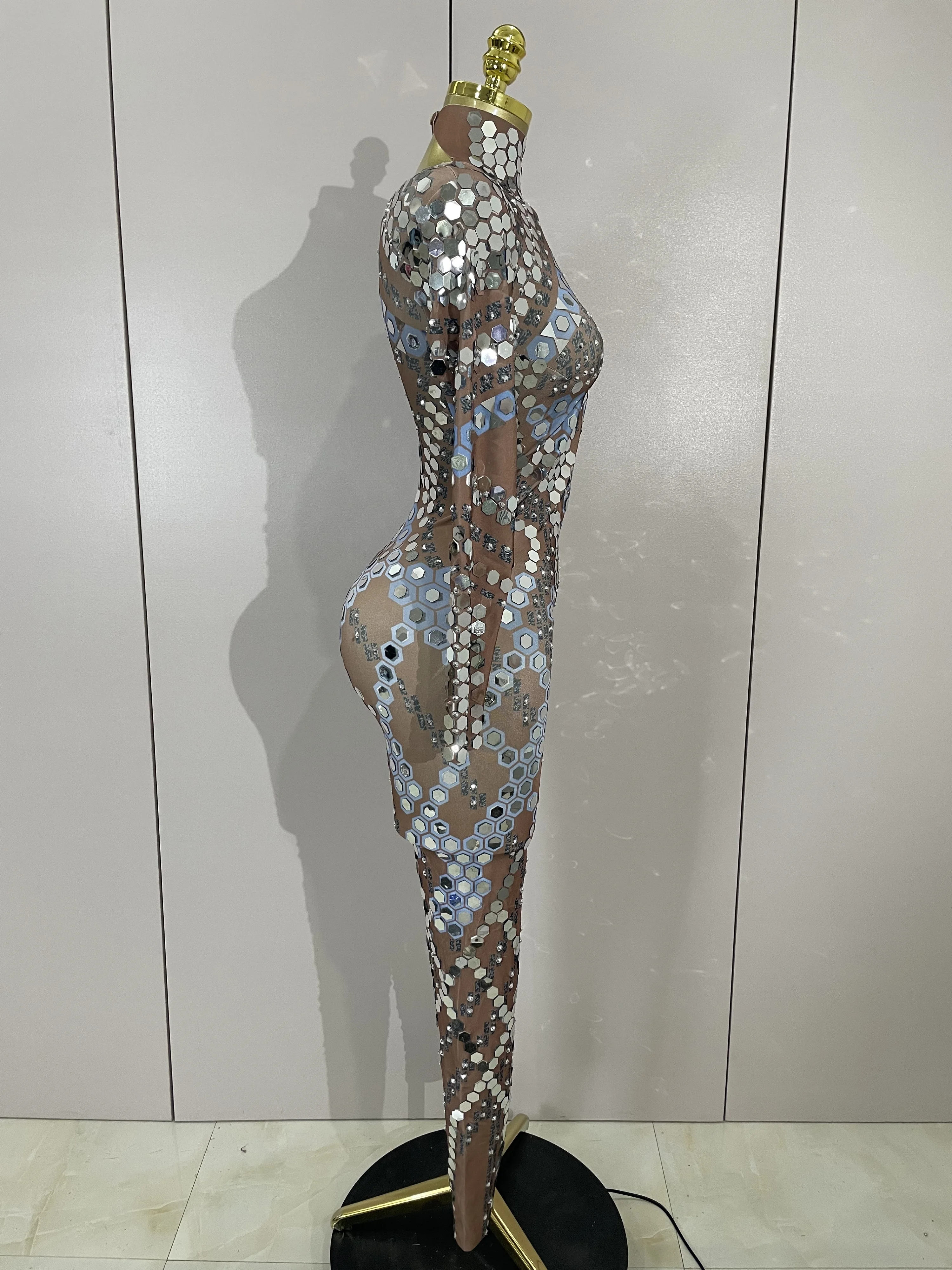 بدلة قفز جديدة مثيرة لامعة بالترتر الفضي لعام 2025 من الألياف اللدنة بدلة نسائية للحفلات الراقصة والمغنية زي مسائي لعرض أعياد الميلاد ملابس المسرح