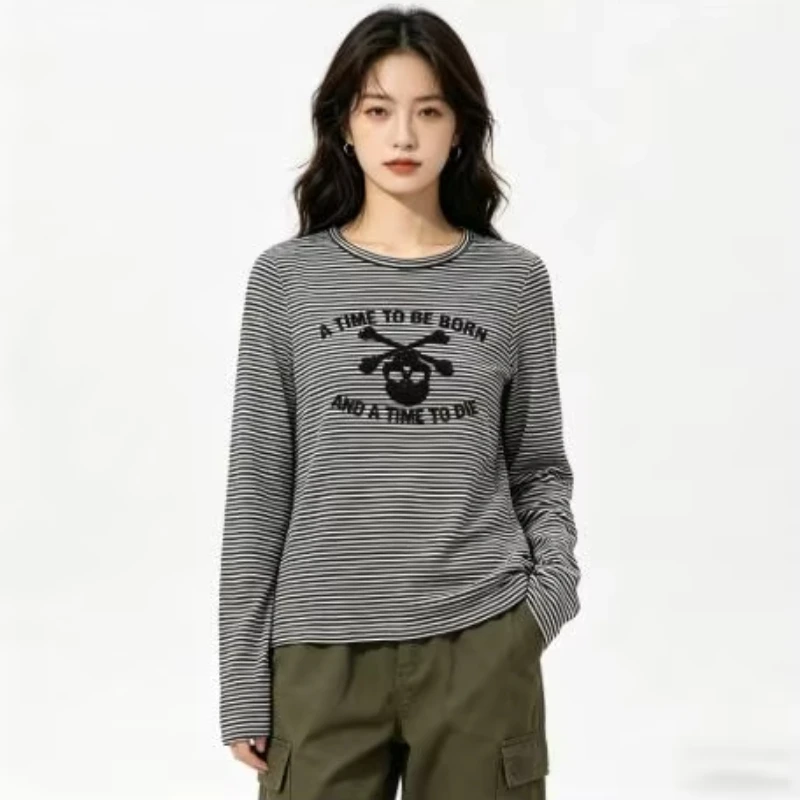 Camiseta de manga larga para mujer, de estilo urbano, con motivos de calavera, diseño a rayas y contraste, cuello redondo, ideal para un look casual y retro.