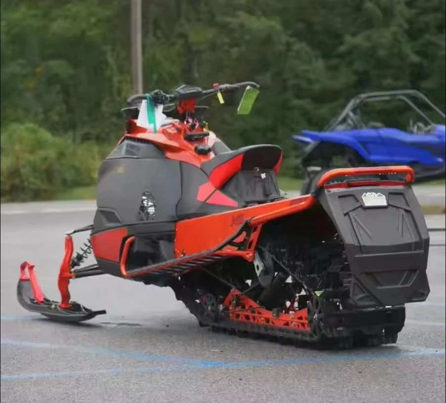 Snowmobile ArcticC CaTT-RIOT 600 ATC ES 2024 - alternate angle