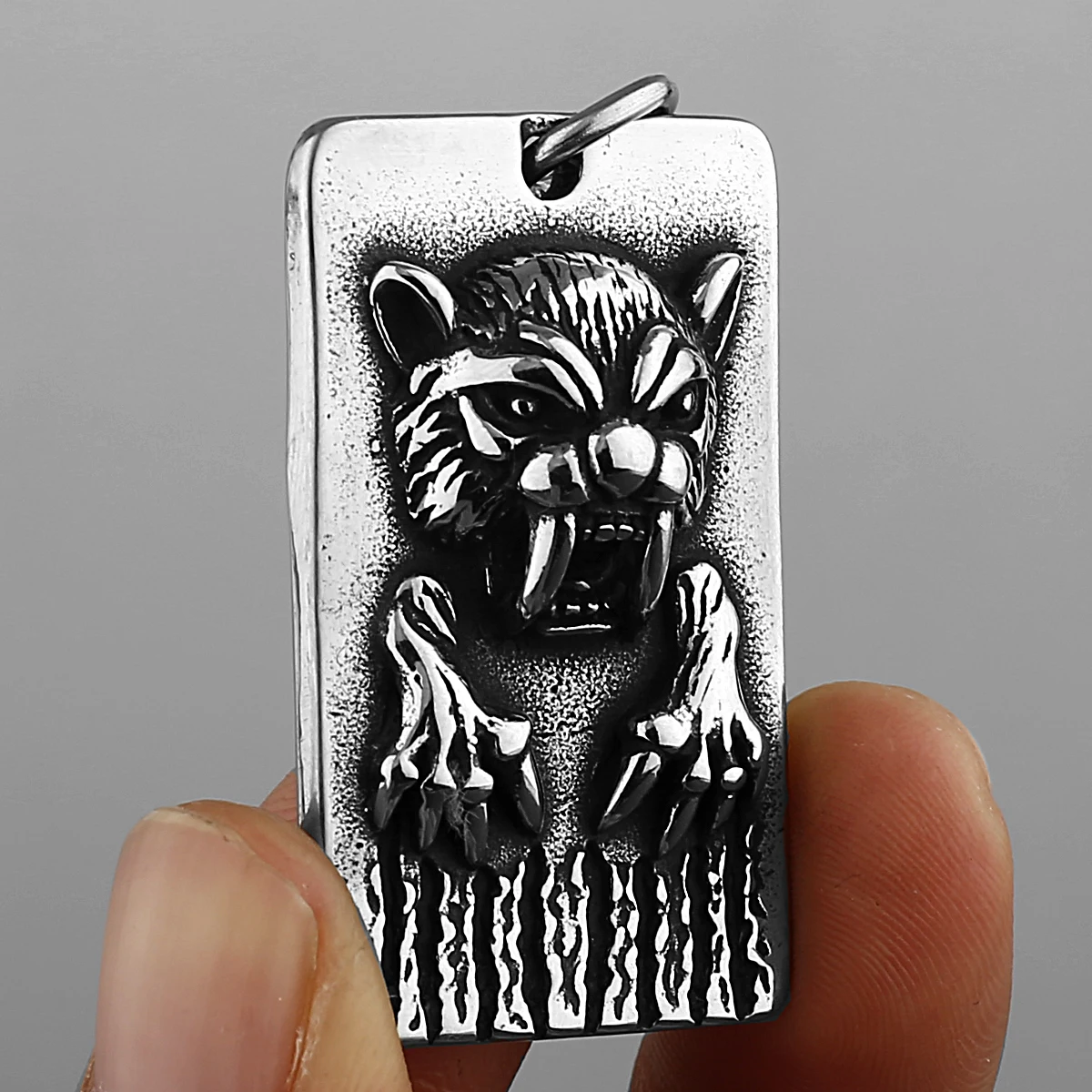 316L Stainless Steel Men's Necklace Domineering Sabre Tooth Tiger Fashion Amulet Biker Pendant Jewelry Boyfriend Gift Wholesale