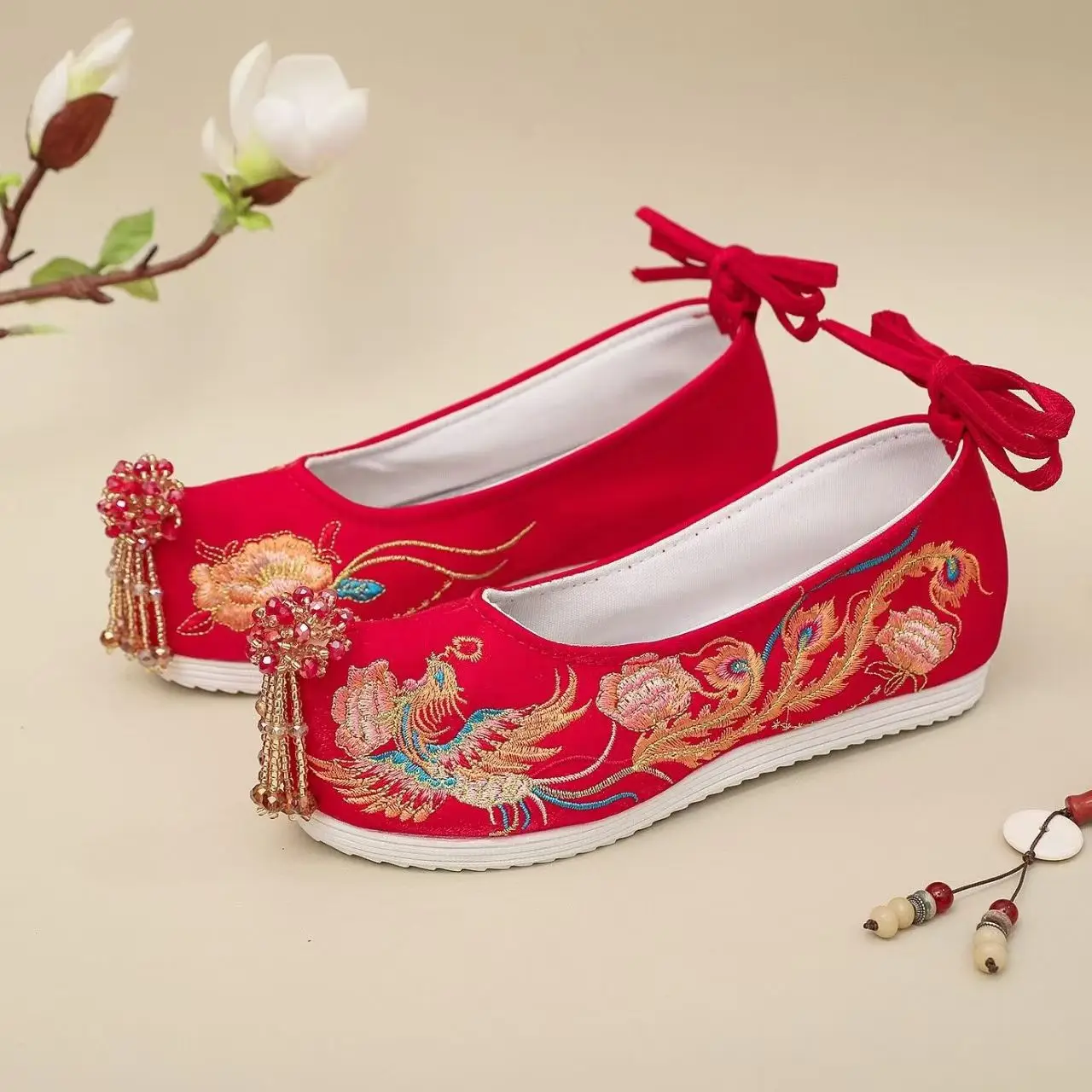 أحذية هانفو الصينية القديمة المطرزة منصة حمراء مع شرابة امرأة الزفاف التقليدية زي الإناث لتأثيري الزفاف