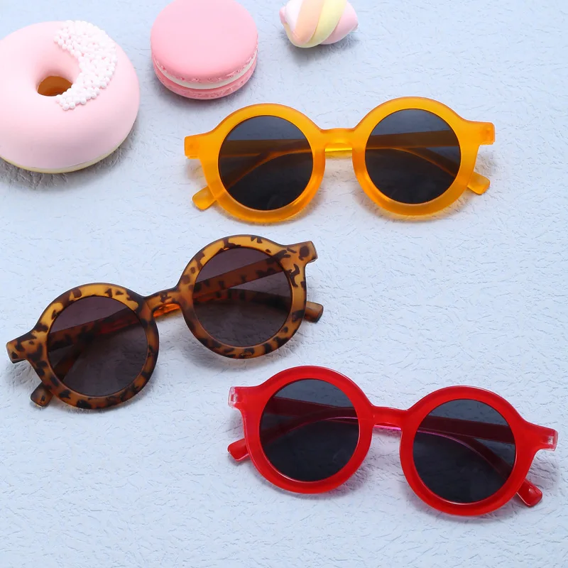 Fashionable new children's sunglasses with UV protection and sun protection, cute and trendy baby concave shaped glasses