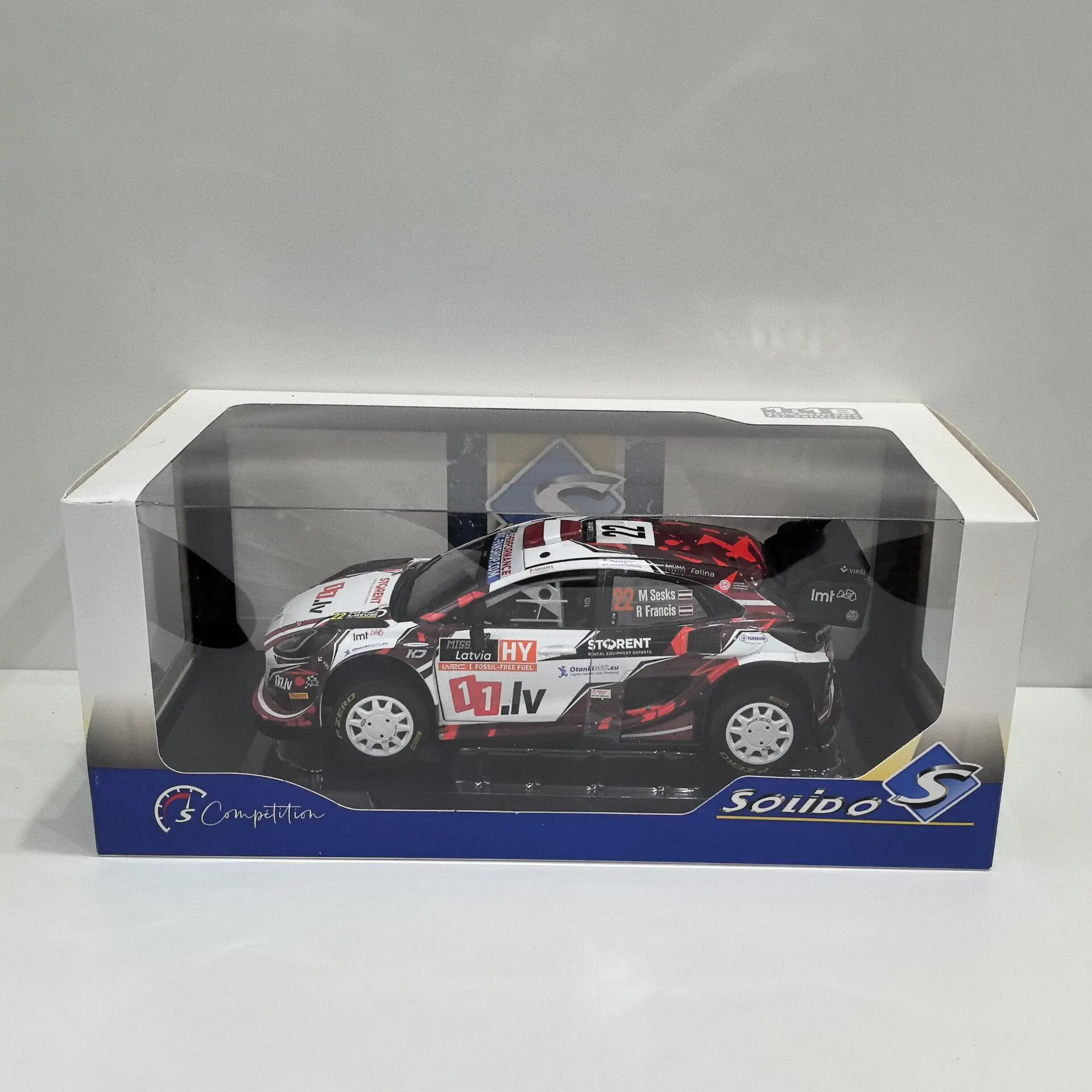Hay impresiones adhesivas de la figura fundida a presión SOLIDO a escala 1/18 de FORD PUMA # Modelo de Auto de Aleación X7 2024 22
