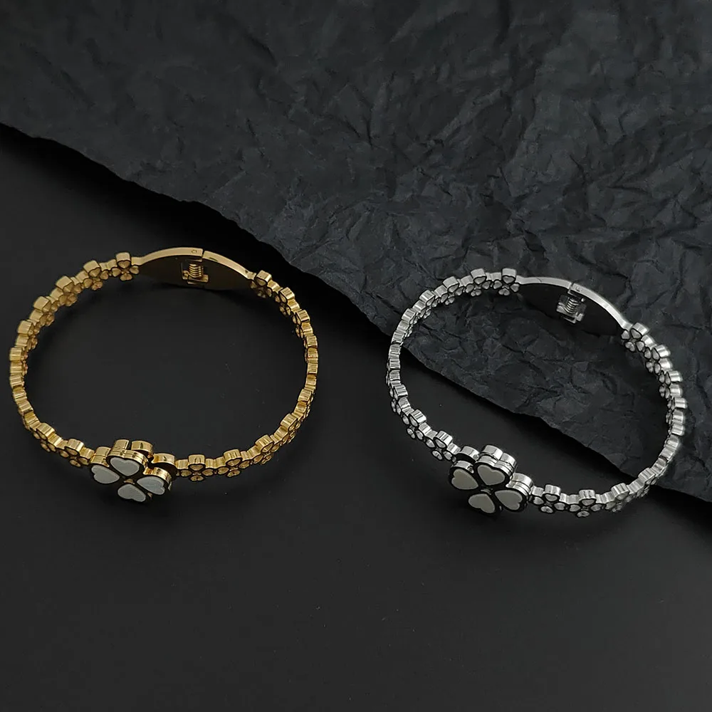 New four-leaf clover white shell hollow stainless steel gold-plated bracelet, high-quality waterproof silver bracelet for girls