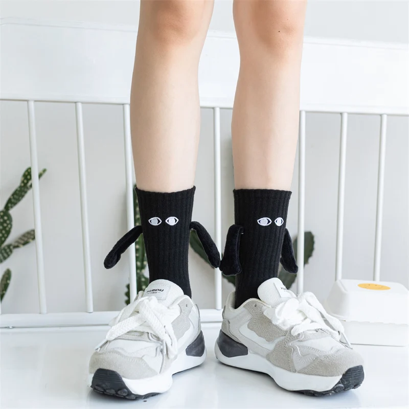 Christmas Stockings Funny Holding Hands Socks Christmas Gifts Hand In Hand Socks Magnetic Suction Couple Cotton Socks Men Women