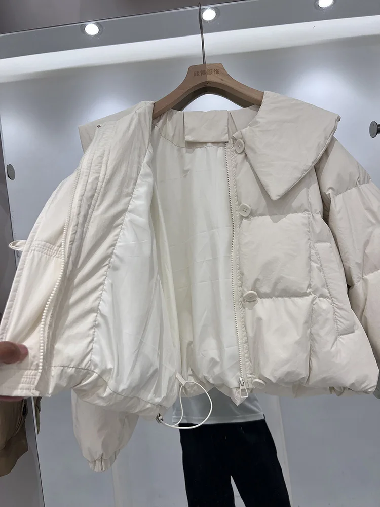 سترة ذات ياقة دمية بلون سادة للنساء 2025 النسخة الكورية الجديدة سترة قصيرة غير رسمية بتصميم بطة بيضاء عصرية