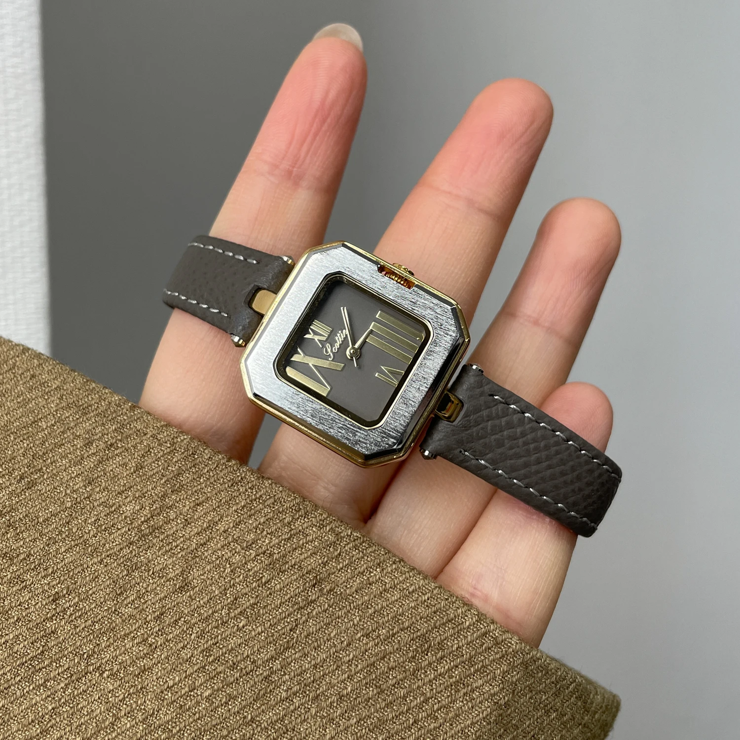 ساعة ريترو: ساعة يد كلاسيكية عالية الجودة بسوار عتيق مع تصميم جلدي ساعة يد كوارتز ممتازة هدية مثالية للنساء