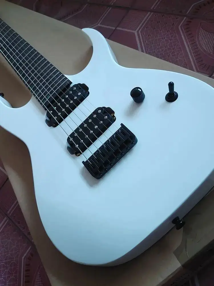 In stock 7 string Ib ana white  guitar, five spell neck, need more pictures contact seller, in stock,