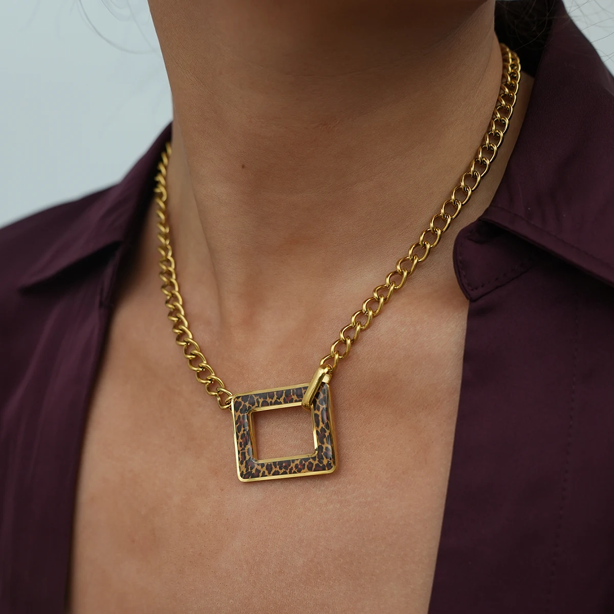 

Fashion Stainless Steel Leopard Pendant Necklace 18K Gold Plated Waterproof Quality Jewelry For Daily Wear Vacation Etc