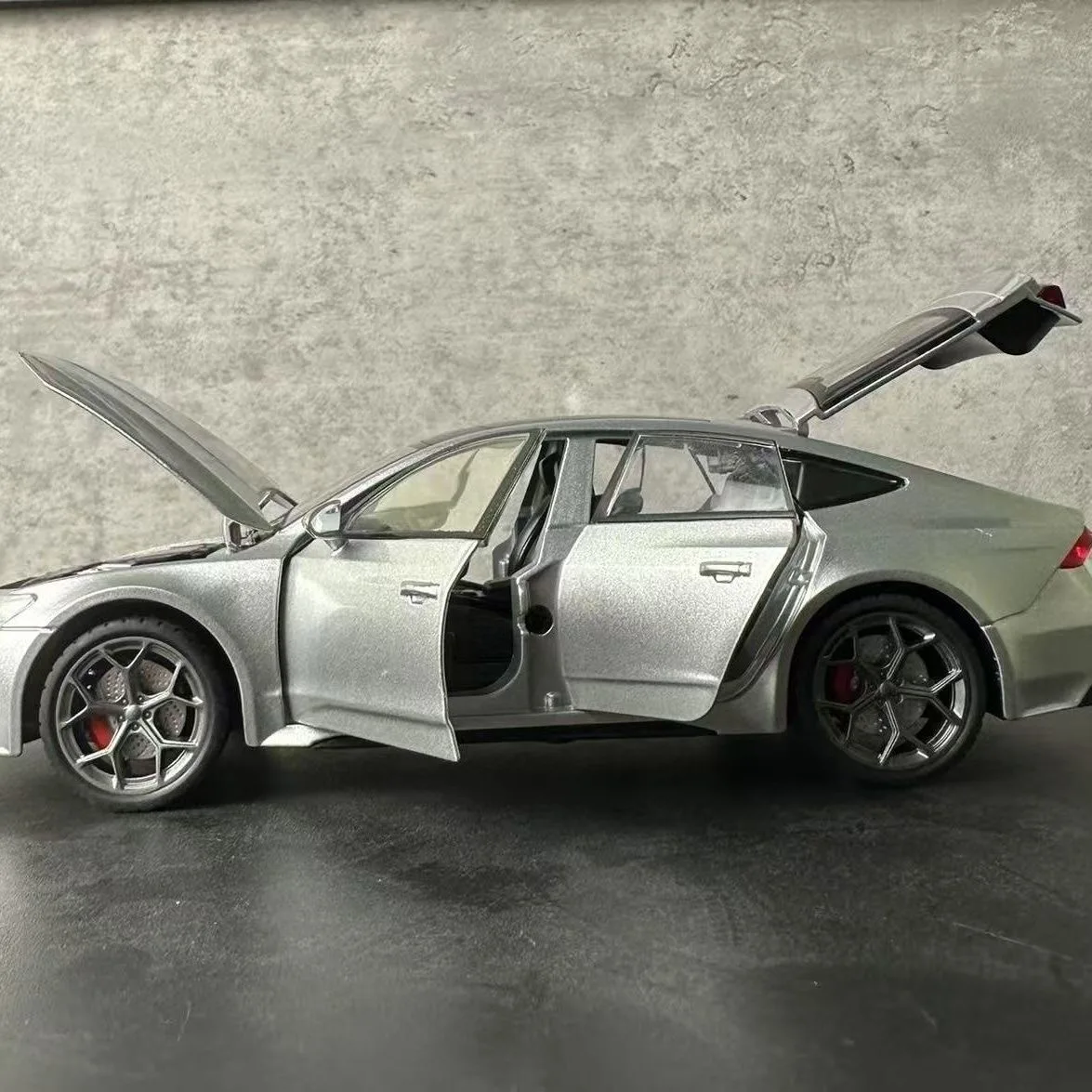 1:24 Audit RS7 coche en miniatura de aleación simulación sonido y luz tirar hacia atrás coche de juguete colección de juguetes regalo de decoración