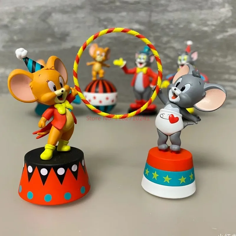 Miniso serie de circo Tom y Jerry, adornos de decoración de escritorio, modelo de colección de Anime, dibujos animados de vacaciones, regalo de cumpleaños, juguete lindo