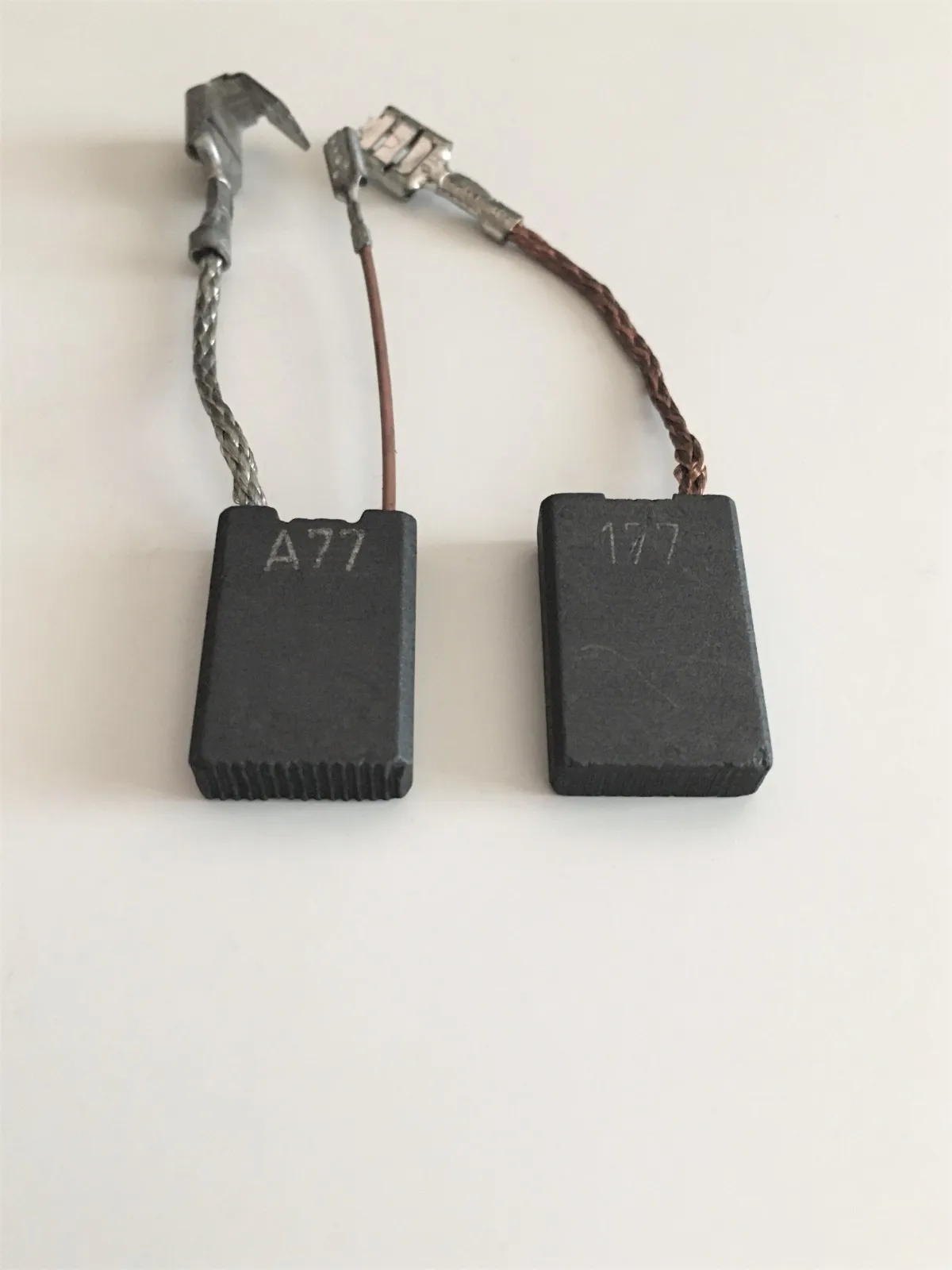 

Replacement Carbon Brush 393596 279526 for HILTI DD200 DD160 DD250 DCH180 DCH230 DCH300 High Quality Spare Part