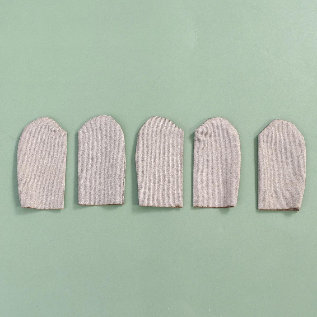 

5 Pcs Silver Fiber Game Finger Cover Sleeves for Phone Cots Anti-slip Thumb Playing Accessory Anti-swaeat Non-slip Screen Touch