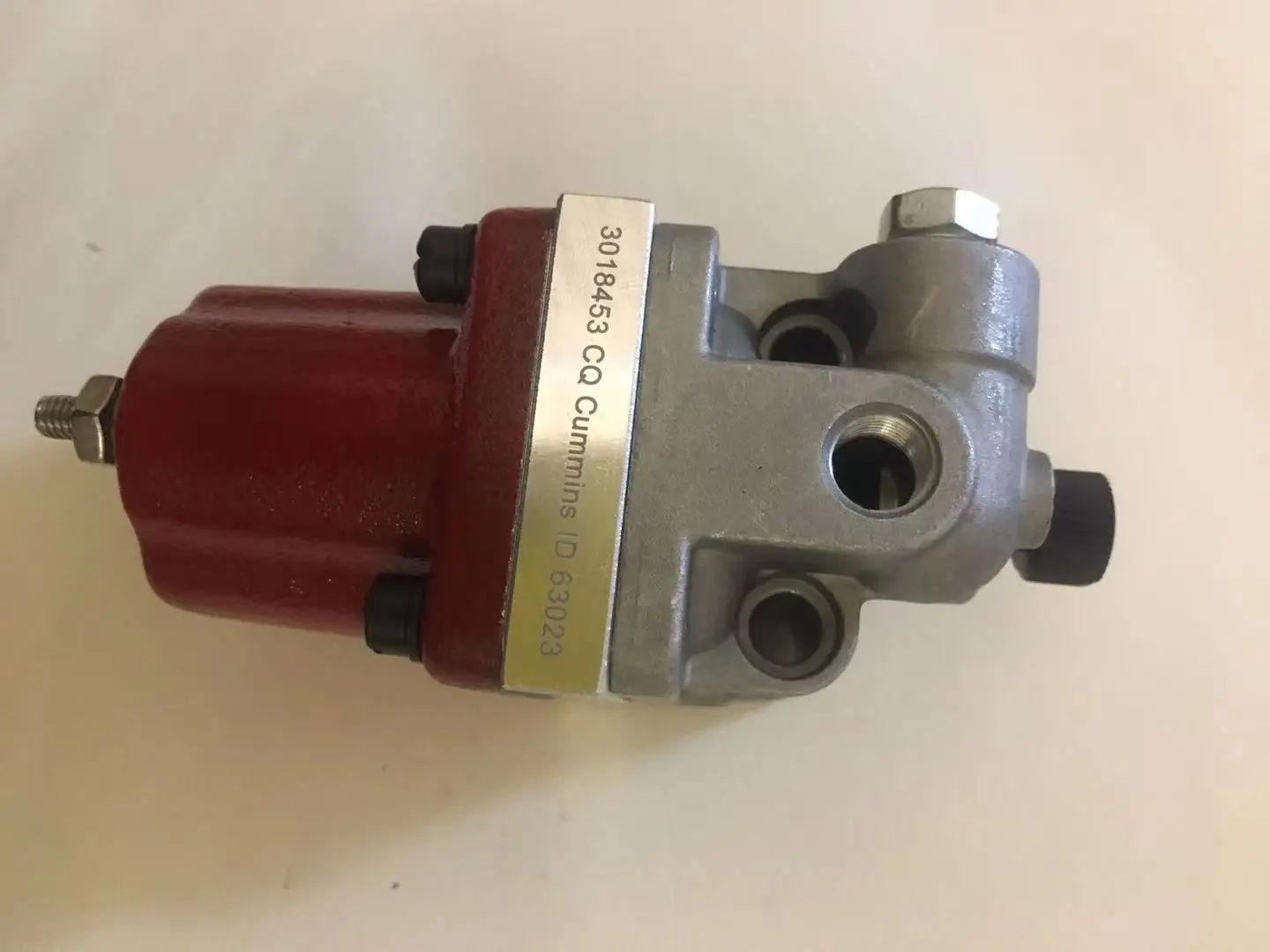 

Shantui bulldozer parking valve 3018453 Chongqing Cummins NT855-C280 PT pump fuel shut-off valve 3018453