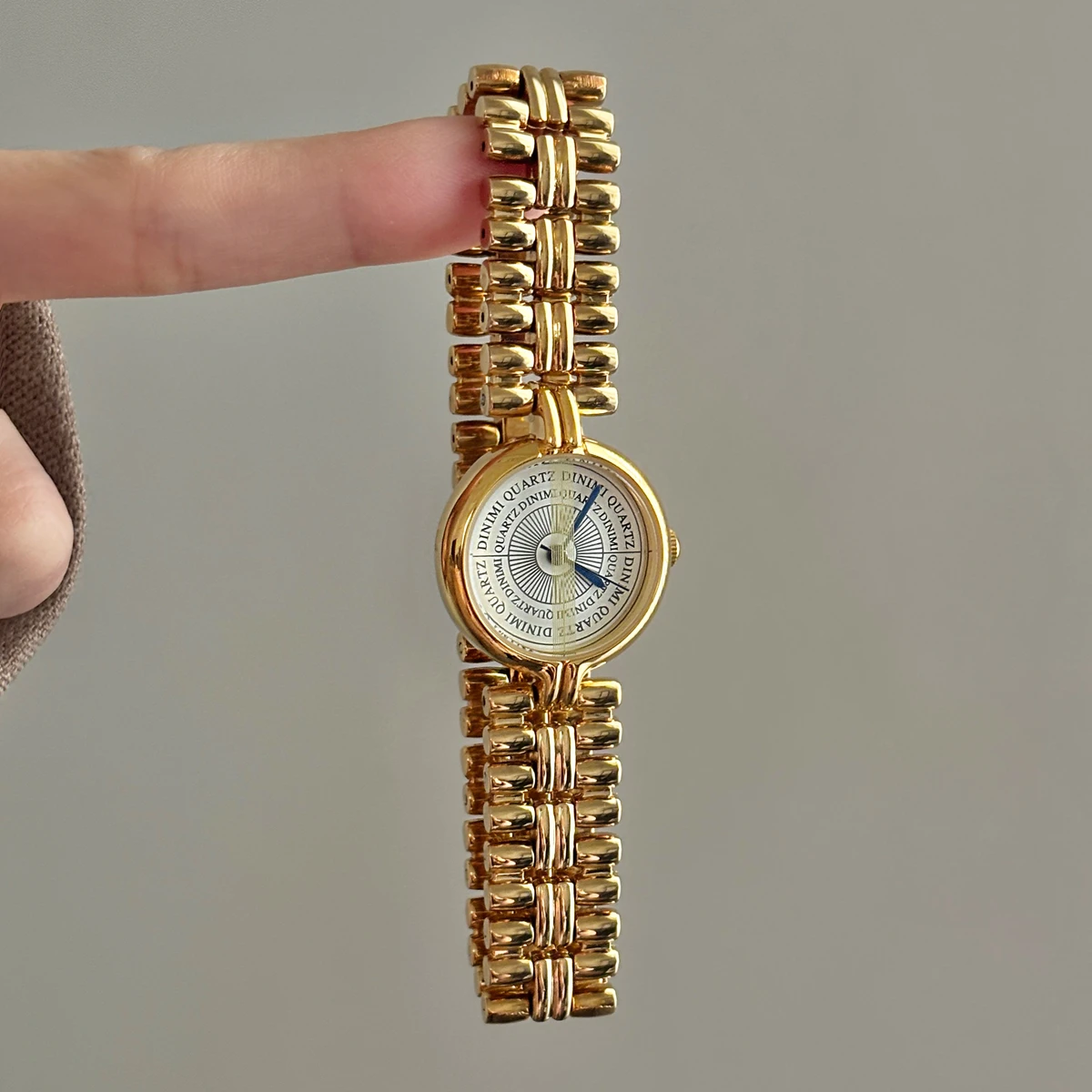 Original ladieswatchretro style light luxury simple highend watch ladies fashion goldchain watch birthday gift women female gift