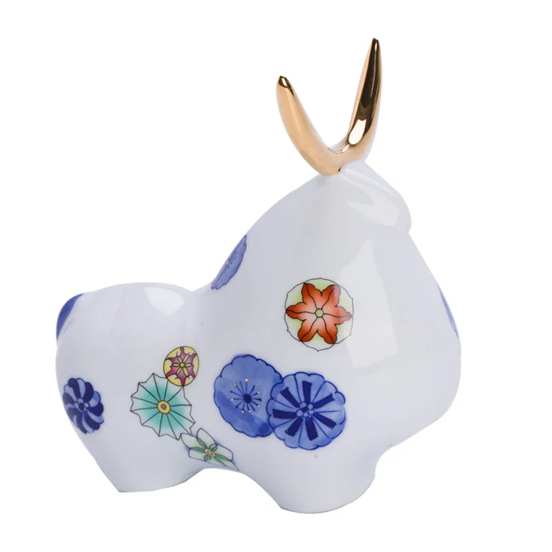 Jingdezhen ceramic blue and white zodiac cow ornament mascot lucky living room entrance desktop decoration creative gift