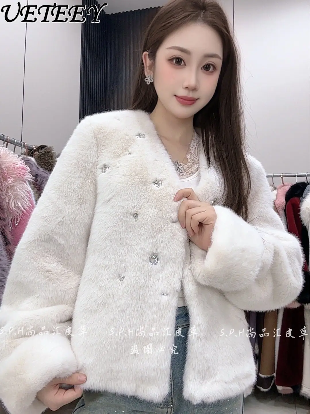 Flauschige Mäntel 2025, Winter, neue Damen-Kurzmantel mit V-Ausschnitt, Umlegekragen, schlankmachend, warm, schwer, handwerklich, Strass, schwarz, Kunstpelzmantel, weiblich