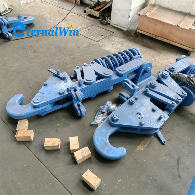 Manual release marine spring traction hook for ship traction
