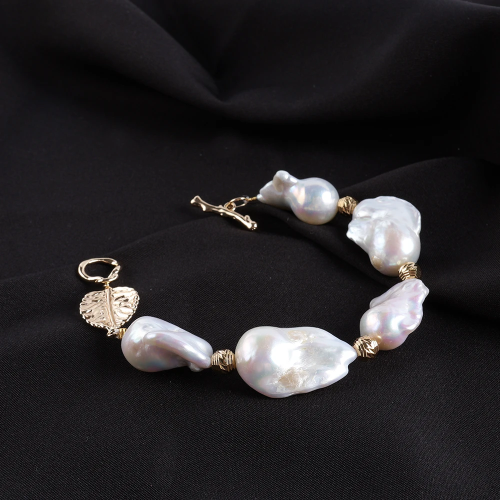 

2025 new romantic and creative pure handmade versatile women's freshwater pearl bracelet, suitable as a birthday party gift