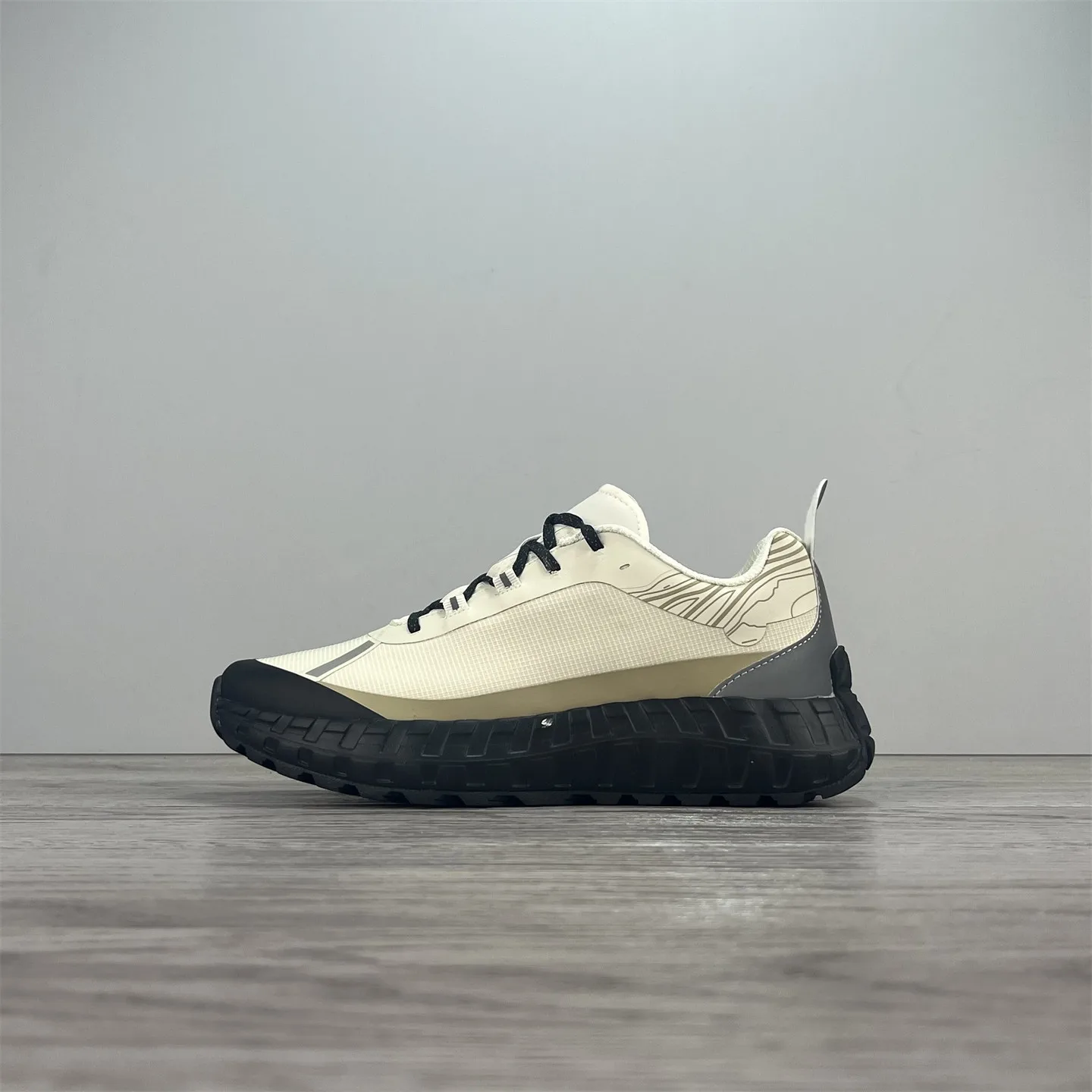 

New 2025 Arrivals: Hot-Selling Unisex Breathable Premium Anti-Slip Walking Shoes Hiking & Casual Footwear